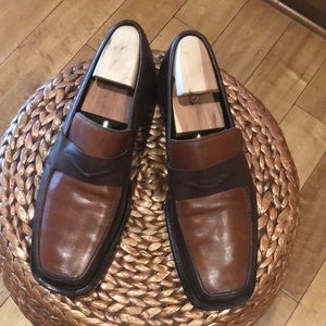 Practically new from Kenneth Cole, Men’s size 11 1/2 two toned Penny Loafer.